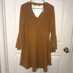 Bell sleeved dress